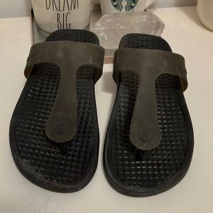 Native shoes , women’s 7 (men’s 5 ) rubber flip flops / sandals.